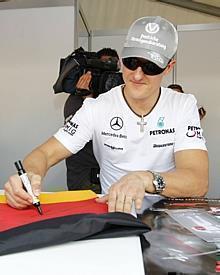 Mercedes-Pilot Michael Schumacher unterstützt die Bridgestone-Kampagne. Foto: MB/auto-reporter.net